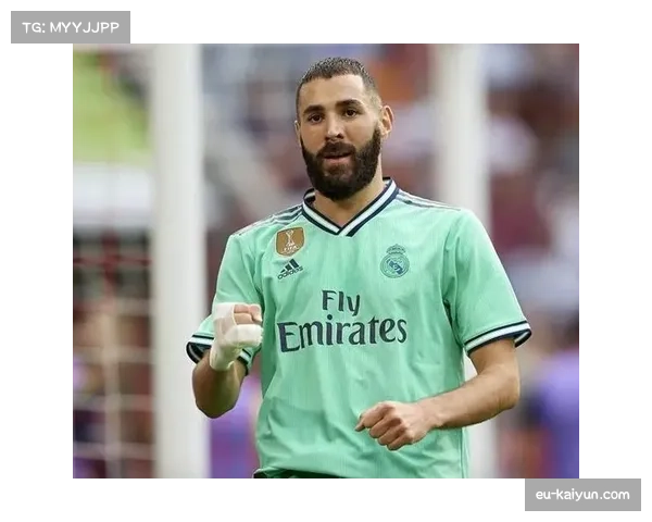 本泽马经验传承作用凸显 指导年轻锋线球员技战术